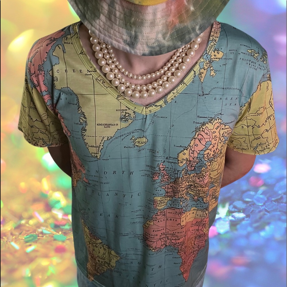 Noracora world shirt size small